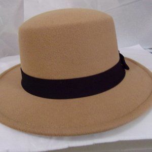 Womans Tan Felt Fedora